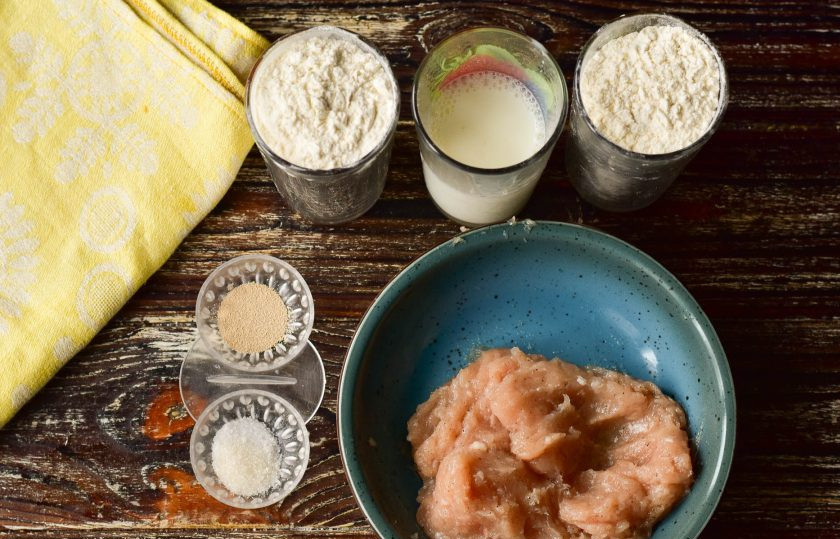 1. Этап. Мясные кольца в духовке: Подготовьте ингредиенты.