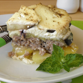 Баклажаны с фаршем и картошкой