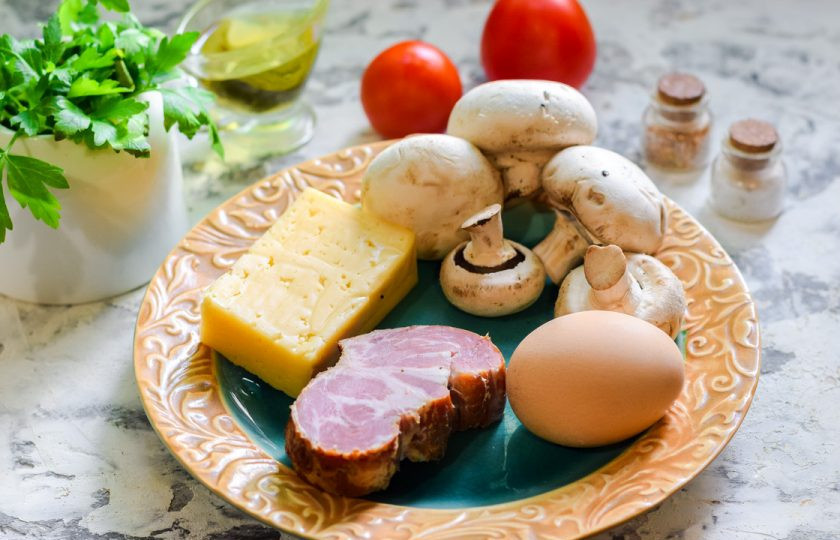 1. Этап. Салат Красная шапочка с помидорами: Подготовьте ингредиенты.