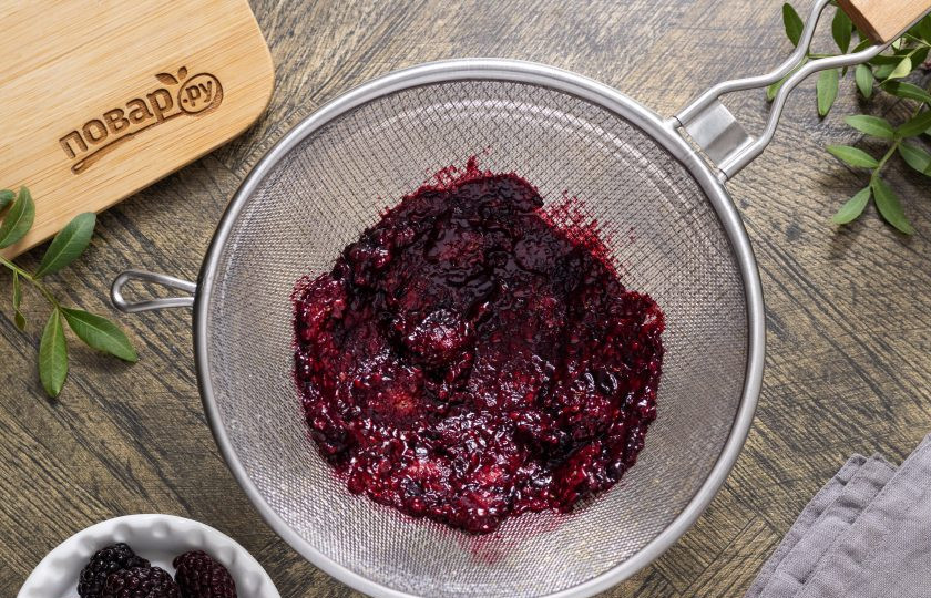 1. Этап. Панна котта из тапиоки: Затем протрите через сито и остудите соус.