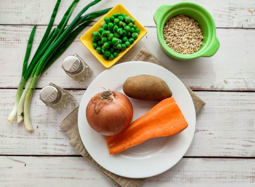 1. Этап. Диетический суп с перловкой: Подготовьте все необходимые ингредиенты.