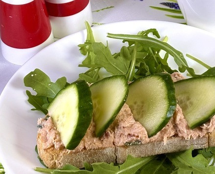 1. Этап. Паштет из лосося: Подавать можно, как я, на поджаренном белом хлебе. Отлично подойдёт для начинки тарталеток, для фарширования яиц и …