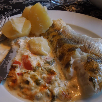 Запеченный судак в духовке