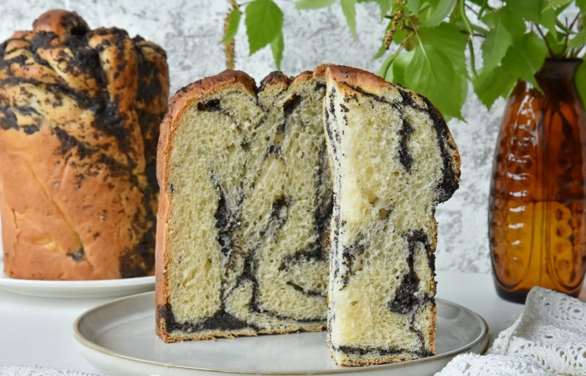 1. Этап. Краффин с маком: Обязательно дайте куличам краффинам полностью остыть, после чего их можно извлечь из форм.