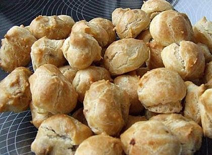 1. Этап. Заварное печенье в шоколаде: 5. При температуре 180 градусов печенье выпекают минут 20-25. Так как печенье должно подсохнуть, уменьшите огонь в духовке до 70 градусов и подержите печенье в нем еще 30 минут.