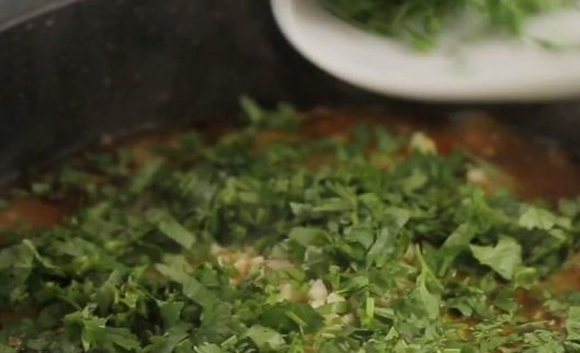 1. Этап. Рагу под соусом: 6. В самом конце добавляем кинзу и петрушку (по вкусу). Доводим рагу до готовности. Подаем в горячем виде.