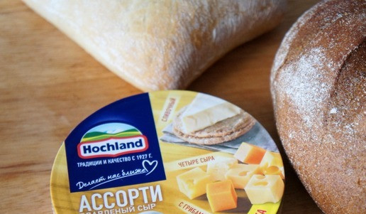 1. Этап. Ассорти брускетт: Основа рецепта: сыр Ассорти Хохланд и любой хлеб.