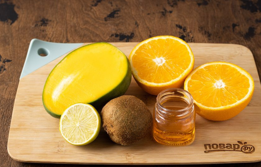 1. Этап. Коктейль из киви и манго: Подготовьте все ингредиенты.