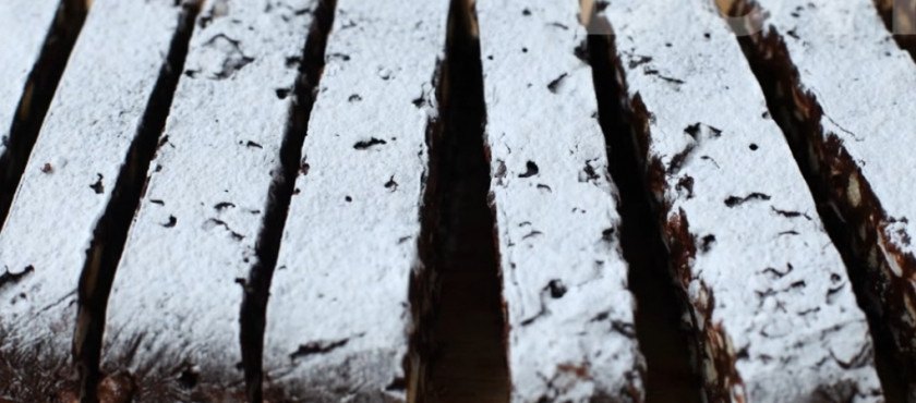 1. Этап. Австралийское пирожное: 7. Посыпьте сахарной пудрой и разрежьте на полоски. Приятного аппетита!