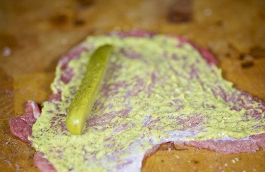 1. Этап. Рулетики мясные с разной начинкой: 12. И огурчик.