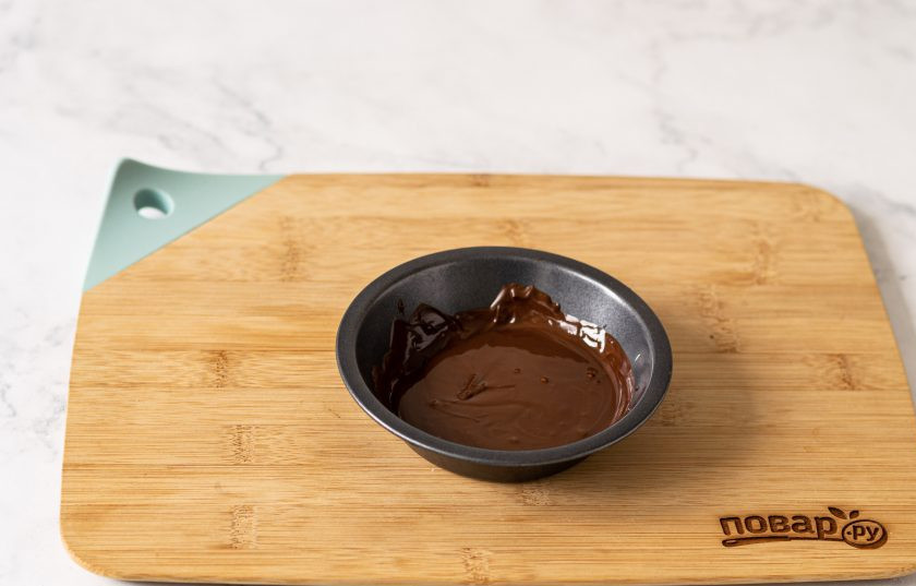 1. Этап. Веганское баунти: Растопите шоколад на водяной бане.