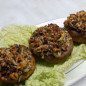 Грибы, фаршированные орехами и сыром