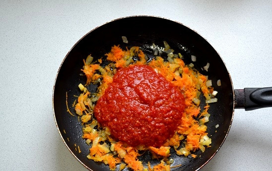 1. Этап. Томатный суп с булгуром: 5. И через 3-4 минуты добавьте томаты.