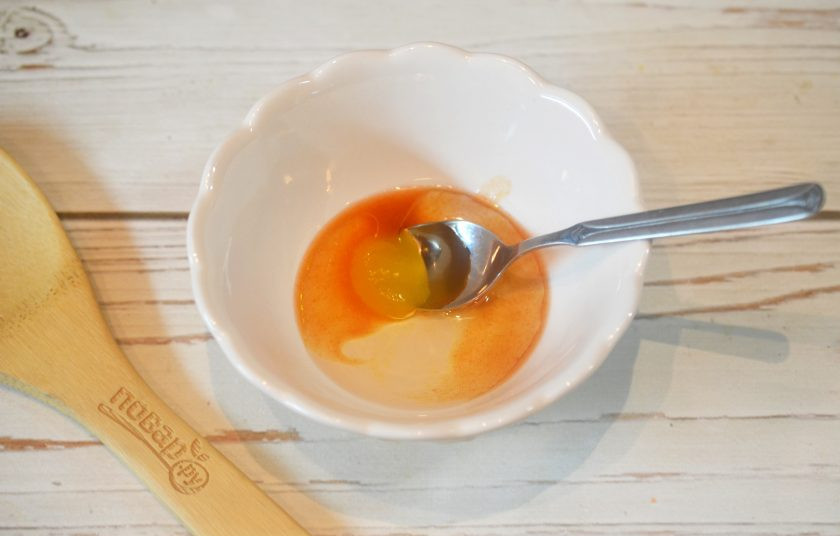 1. Этап. Цветная капуста Баффало: 5. Для второй заливки смешайте острый соус, мед и масло.