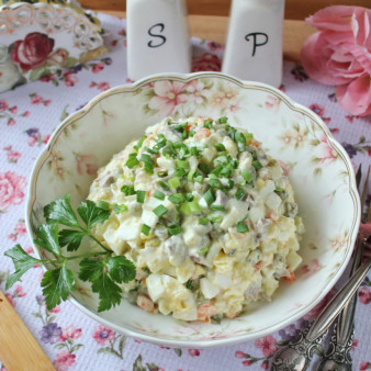 Салат Столичный с говяжьим языком