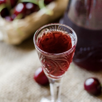 Наливка из вишни на водке