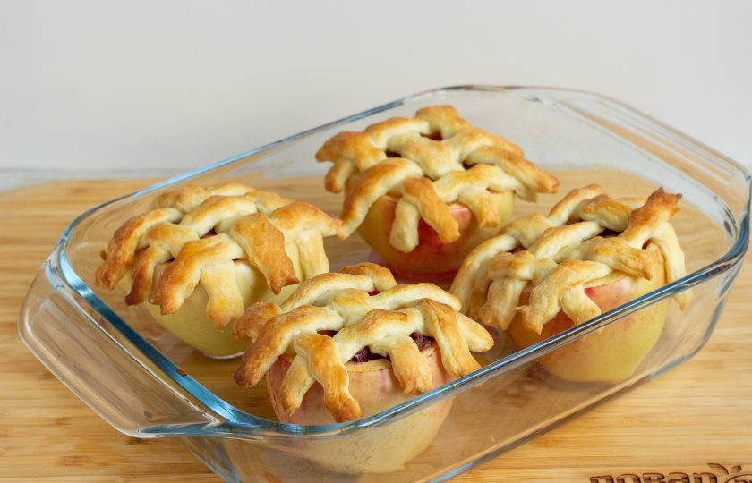 1. Этап. Яблоки, фаршированные карамелизированной сливой: Наши яблоки готовы! Подавайте к столу в теплом или холодном виде.