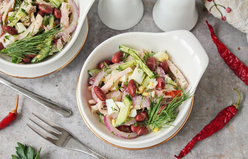 1. Этап. Салат из копченой куриной грудки с фасолью и огурцом: Приятного аппетита!