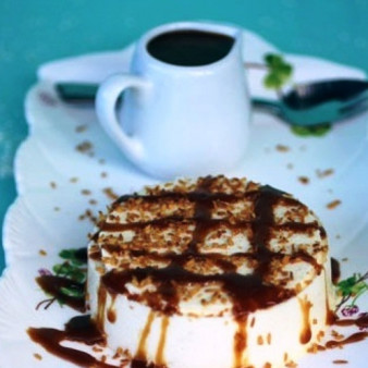 Кокосовый пудинг с карамельным соусом