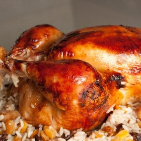 Курица, фаршированая рисом и сухофруктами