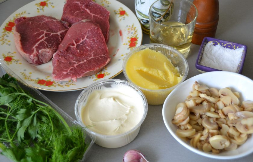 1. Этап. Скалопини: Подготовьте необходимые ингредиенты.