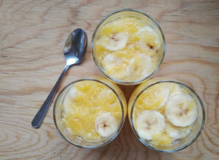 1. Этап. Бананы в желе: 9. Оставьте желе до полного застывания в холодильнике, а потом подавайте. Наслаждайтесь!