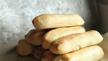 1. Этап. Булочка для хот-дога: 9. После остудите булочки, и можете приступать непосредственно к приготовлению хот-догов. Приятного аппетита!