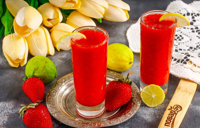 1. Этап. Ксу ксу из клубники: Разлейте ликер в стаканы или бокалы, подайте к столу со льдом, ломтиками лайма.