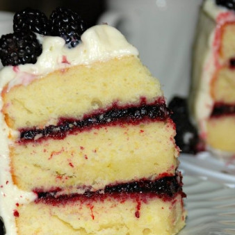 Пирог с ягодным джемом