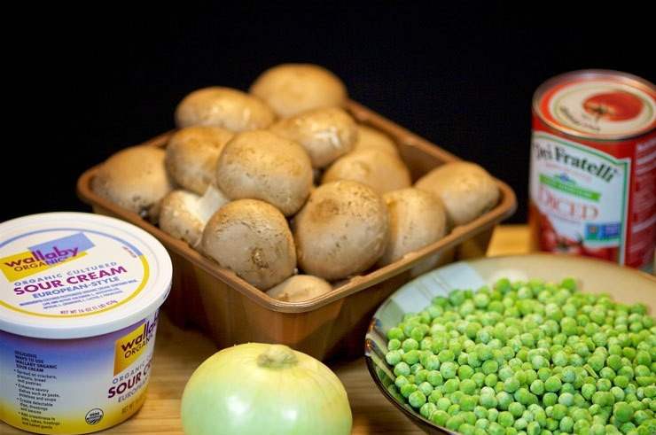 1. Этап. Грибная подлива с горохом: 1. Подготовьте все ингредиенты для готовки.