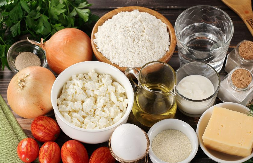 1. Этап. Деревенская пицца с творогом: Подготовьте все ингредиенты.