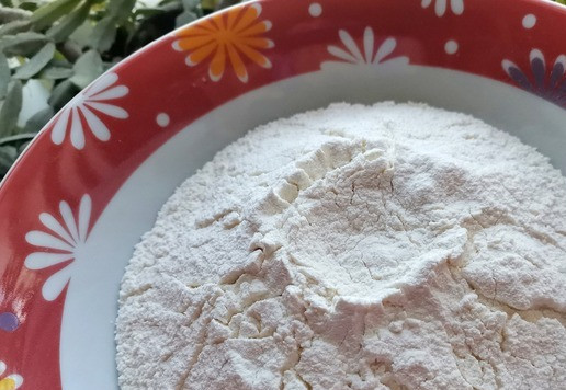 1. Этап. Хлеб Воздушный: !! Кукурузную крупу измельчить в кофемолке до мелкой крупки. До состояния муки доводить НЕ НУЖНО!!! Просеять пшеничную муку.