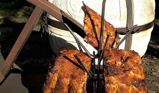 1. Этап. Свиные ребра в яблочном соке: В это время был разогрет тандыр, и ребра такую «карамелизированную» корочку получили за три минуты в тандыре. Волшебно вкусно!!!