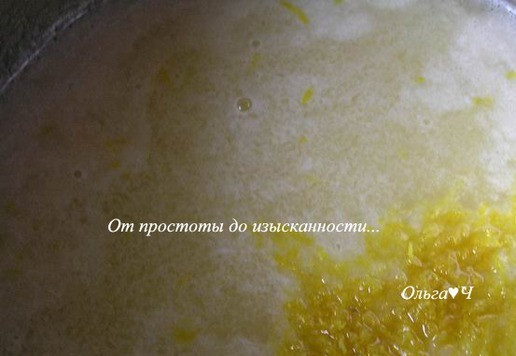 1. Этап. Торт Дыня и лимон: Приготовьте дынно-лимонный курд. Мякоть дыни поместите в чашу блендера и измельчите. Добавьте сок и цедру лимона, сахар и крахмал, перемешайте.