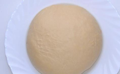 1. Этап. Слоеный торт с заварным кремом: У вас должно получиться достаточно крутое тесто, консистенцией похоже на пельменное.