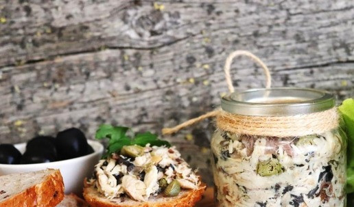 1. Этап. Рийет из запеченной скумбрии с каперсами: Сложить рийет в банку и отправить в холодильник. Через день, если не съедите раньше, рийет станет вкуснее и насыщеннее. Приятного аппетита!