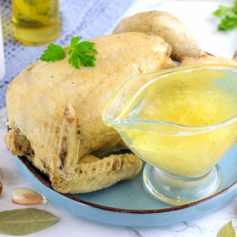 Отварная курица с чесночным соусом