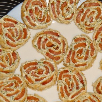 Лаваш, фаршированный красной рыбой