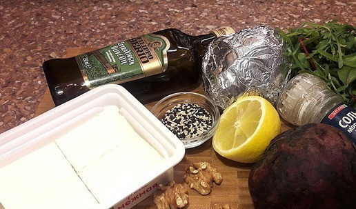 1. Этап. Салат из запеченной свеклы для влюбленных: Подготовить все ингредиенты для салата.