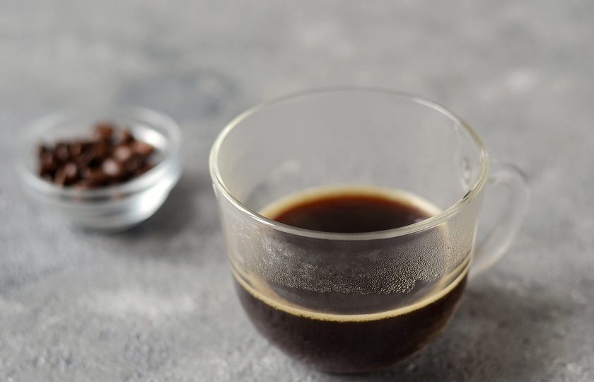 1. Этап. Миндальный капучино: Сварите двойную порцию эспрессо.