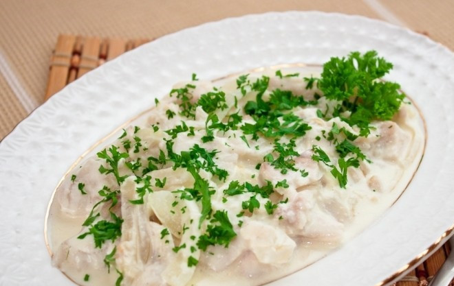 1. Этап. Минтай жареный в сметане: Готово, перед подачей на стол посыпьте блюдо зеленью. Приятного аппетита!