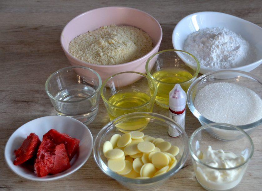 1. Этап. Макаронс на итальянской меренге: Подготовьте ингредиенты.