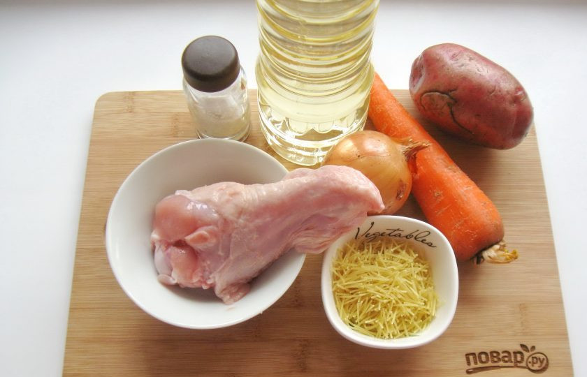 1. Этап. Суп из индейки с вермишелью: Подготовьте необходимые ингредиенты.