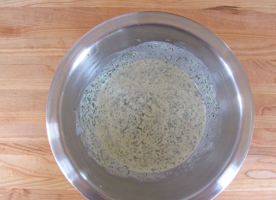 1. Этап. Картофельный салат с укропом: Приготовим заправку: смешаем все ингредиенты, кроме картошки.