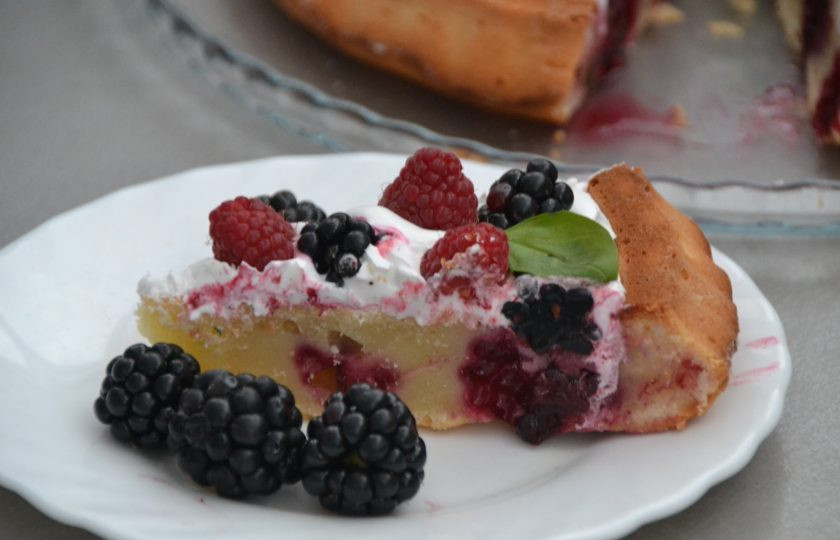 1. Этап. Творожный пирог с ежевикой: Приятного аппетита!