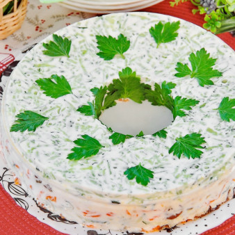 Салат желейный, слоеный