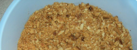 1. Этап. Торт Муравейник без выпечки: 2. Вот так надо измельчить. Будут не только крупинки, но и крошки, они только способствуют скреплению торта в последствии. Не толките все, должны быть именно кусочки!