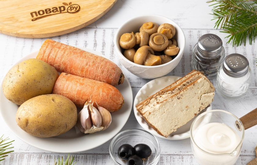 1. Этап. Салат из моркови и тофу на год Дракона: Подготовьте все ингредиенты.