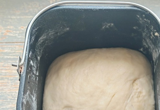 1. Этап. Булочки с ветчиной и семенами: По истечении времени, тесто увеличилось.