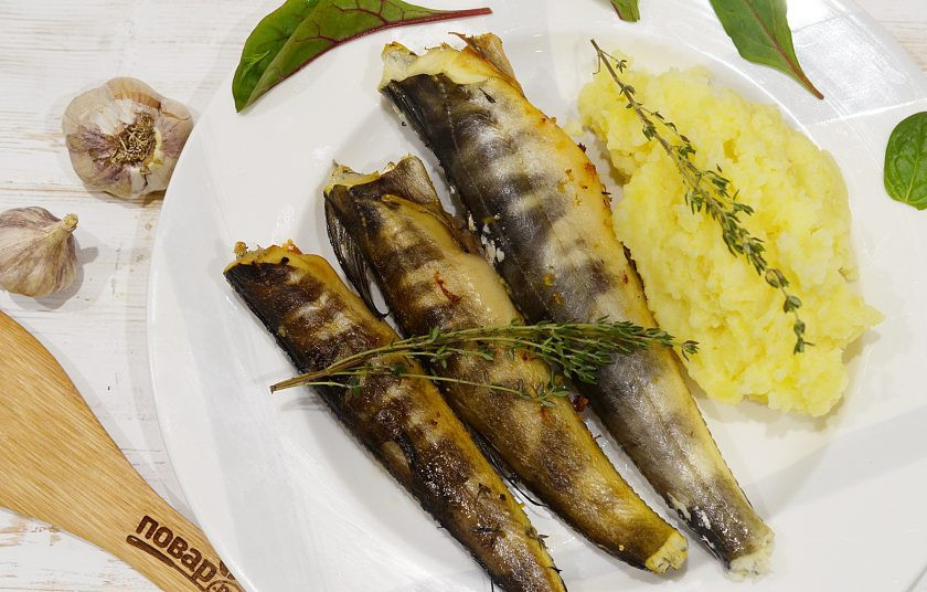 1. Этап. Ледяная рыба, запеченная с тимьяном: 7. Подавайте рыбу с пюре, посыпав листиками тимьяна.